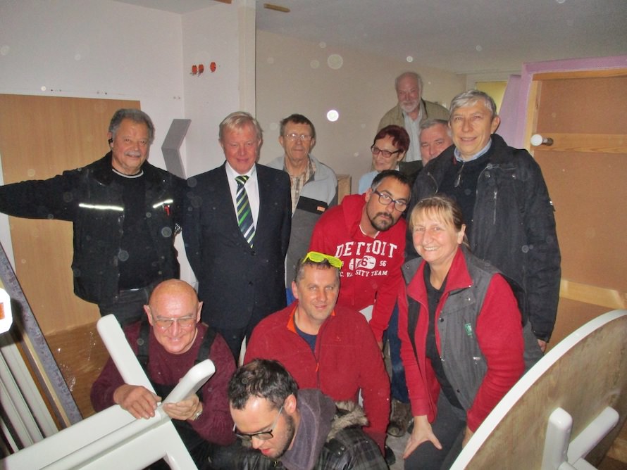 Die fleißige Truppe der Humanitären Ungarnhilfe Hl. Elisabeth mit dem Vorsitzenden Klaus Höhn (links) daneben der Direktor des Rhön Park Hotels, Ben Baars und der Direktor für Auswärtige Beziehungen der Ungarischen Malteser, László Adány.